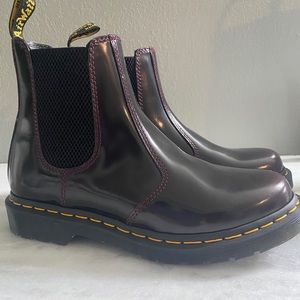 NWOT Doc Marten Chelsea boots